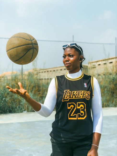 ESPN揭秘湖人再次易主!未征询东契奇意见